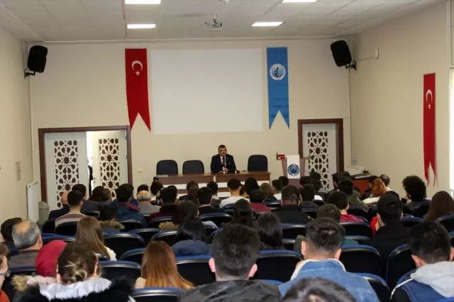 Koyuncu, öğrencilerle söyleşide buluştu Koyuncu, öğrencilerle söyleşide buluştu