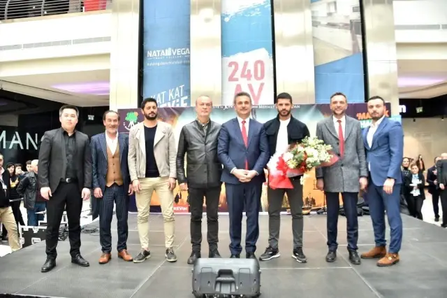 Mamak Belediyesi bin çocuğu sinemaya götürdü