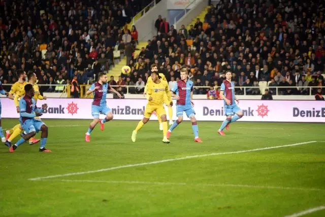 Süper Lig: Yeni Malatyaspor: 1 - Trabzonspor: 2 (İlk yarı) Süper Lig: Yeni Malatyaspor: 1 - Trabzonspor: 2 (İlk yarı)