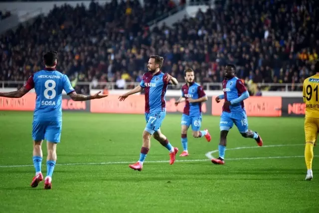 Süper Lig: Yeni Malatyaspor: 1 - Trabzonspor: 2 (İlk yarı) Süper Lig: Yeni Malatyaspor: 1 - Trabzonspor: 2 (İlk yarı)
