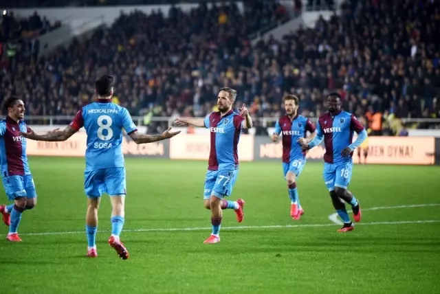 Süper Lig: Yeni Malatyaspor: 1 - Trabzonspor: 2 (İlk yarı) Süper Lig: Yeni Malatyaspor: 1 - Trabzonspor: 2 (İlk yarı)