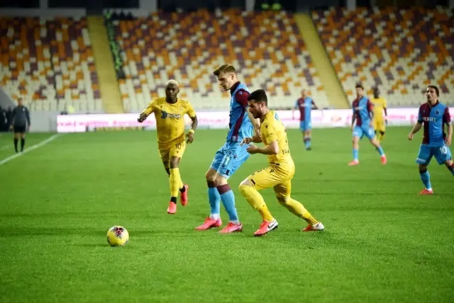 Süper Lig: Yeni Malatyaspor: 1 - Trabzonspor: 2 (İlk yarı) Süper Lig: Yeni Malatyaspor: 1 - Trabzonspor: 2 (İlk yarı)