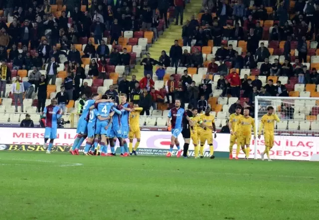 Süper Lig: Yeni Malatyaspor: 1 - Trabzonspor: 2 (İlk yarı) Süper Lig: Yeni Malatyaspor: 1 - Trabzonspor: 2 (İlk yarı)