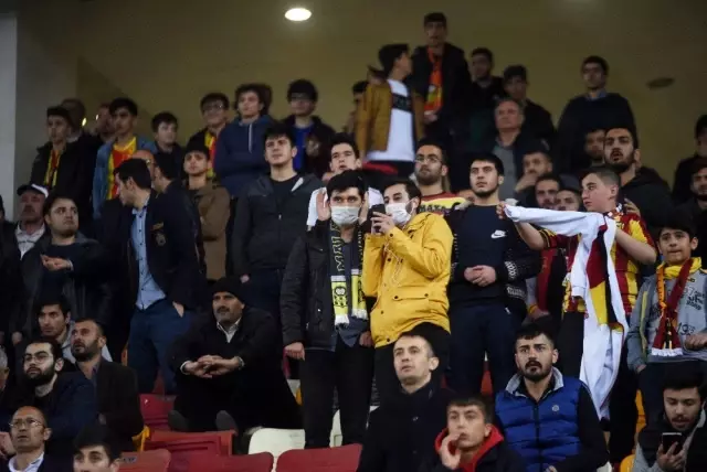 Süper Lig: Yeni Malatyaspor: 1 - Trabzonspor: 2 (İlk yarı) Süper Lig: Yeni Malatyaspor: 1 - Trabzonspor: 2 (İlk yarı)
