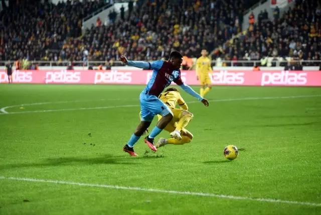 Süper Lig: Yeni Malatyaspor: 1 - Trabzonspor: 2 (İlk yarı) Süper Lig: Yeni Malatyaspor: 1 - Trabzonspor: 2 (İlk yarı)
