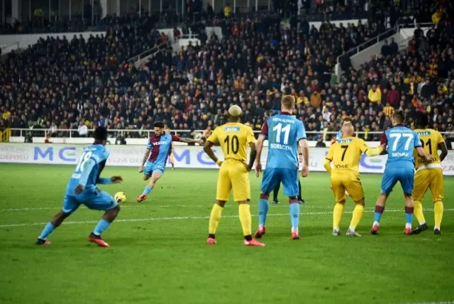 Süper Lig: Yeni Malatyaspor: 1 - Trabzonspor: 2 (İlk yarı) Süper Lig: Yeni Malatyaspor: 1 - Trabzonspor: 2 (İlk yarı)