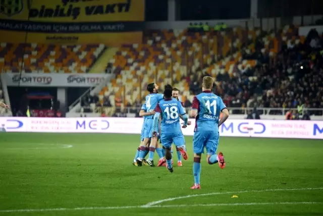 Süper Lig: Yeni Malatyaspor: 1 - Trabzonspor: 2 (İlk yarı) Süper Lig: Yeni Malatyaspor: 1 - Trabzonspor: 2 (İlk yarı)