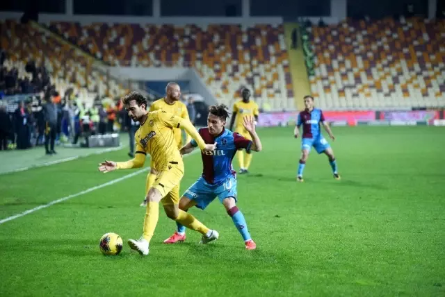 Süper Lig: Yeni Malatyaspor: 1 - Trabzonspor: 2 (İlk yarı) Süper Lig: Yeni Malatyaspor: 1 - Trabzonspor: 2 (İlk yarı)