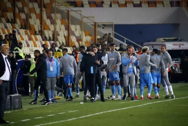 Süper Lig: Yeni Malatyaspor: 1 - Trabzonspor: 2 (İlk yarı) Süper Lig: Yeni Malatyaspor: 1 - Trabzonspor: 2 (İlk yarı)