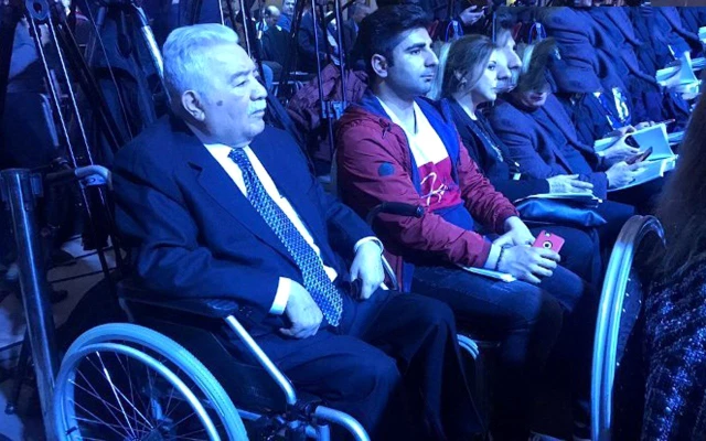 Tanıtım toplantısına tekerlekli sandalyeyle katılan Babacan'ın babasından, oğluna tek cümlelik nasihat