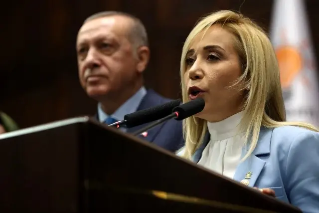 Tuba Vural Çokal AK Parti'ye geçti Tuba Vural Çokal AK Parti'ye geçti