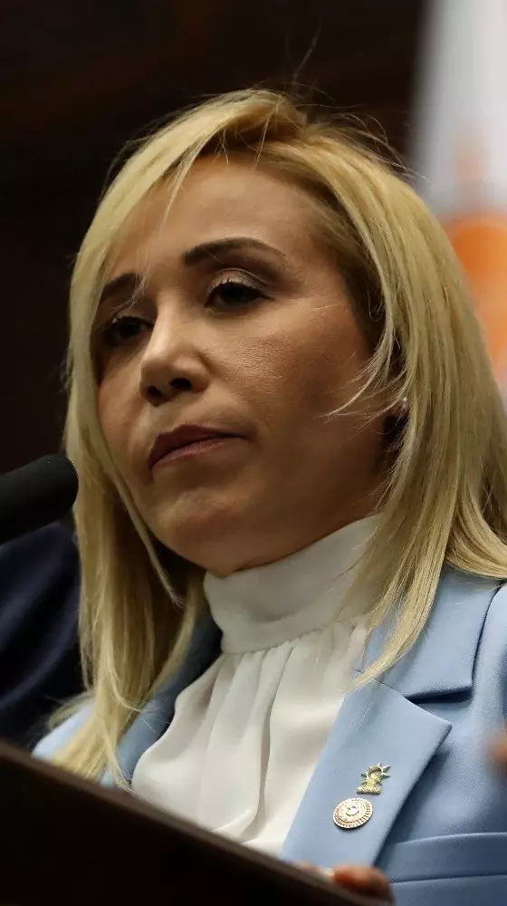 Tuba Vural Çokal AK Parti'ye geçti Tuba Vural Çokal AK Parti'ye geçti