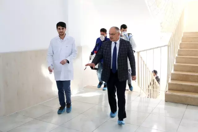 Yahyalı'da koronavirüs tehdidine karşı okullar dezenfekte ediliyor