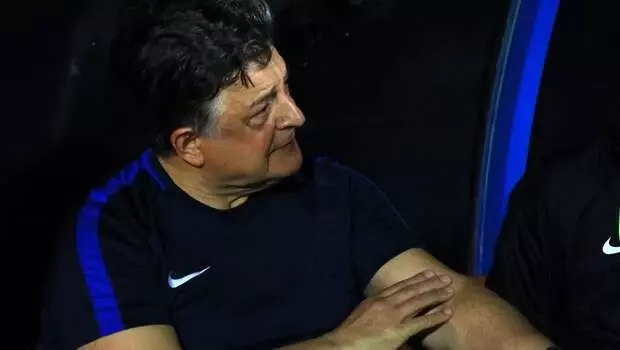 Yılmaz Vural fenalaştı! İlk müdahale sahada yapıldı Yılmaz Vural fenalaştı! İlk müdahale sahada yapıldı