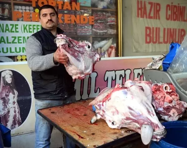 Adana'da dana kellesine yoğun ilgi