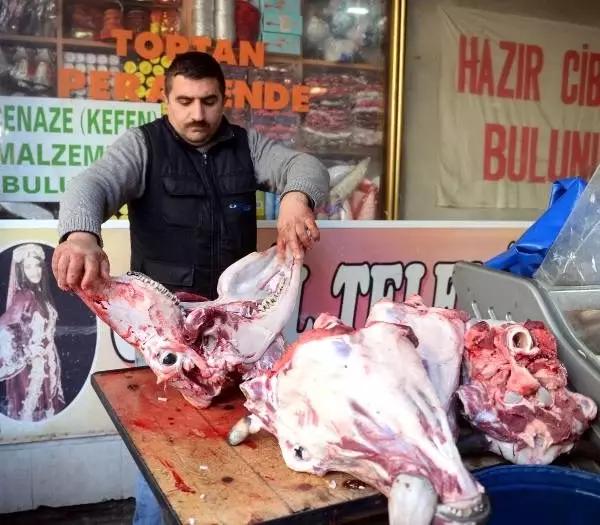 Adana'da dana kellesine yoğun ilgi