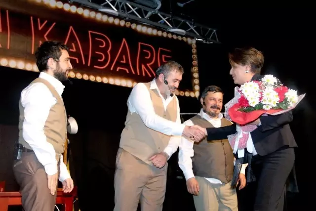Aziz Nesin Kabare oyunu seyirciyle buluştu
