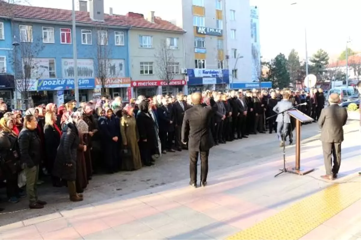 Belediye çalışanları mesaiye İstiklal Marşı okuyarak başladı