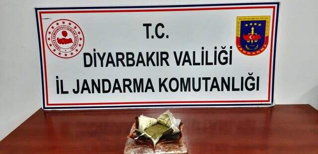Diyarbakır'da uyuşturucuyu salçayla gizlemek isteyen zehir taciri yakalandı