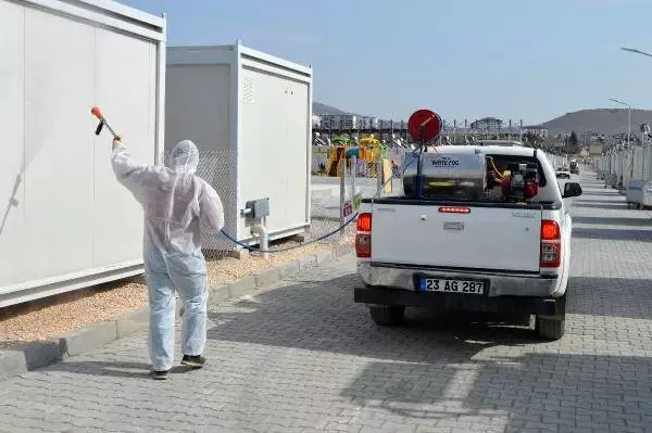 Elazığ'da, deprem sonrası kurulan konteyner kent dezenfekte edildi Elazığ'da, deprem sonrası kurulan konteyner kent dezenfekte edildi