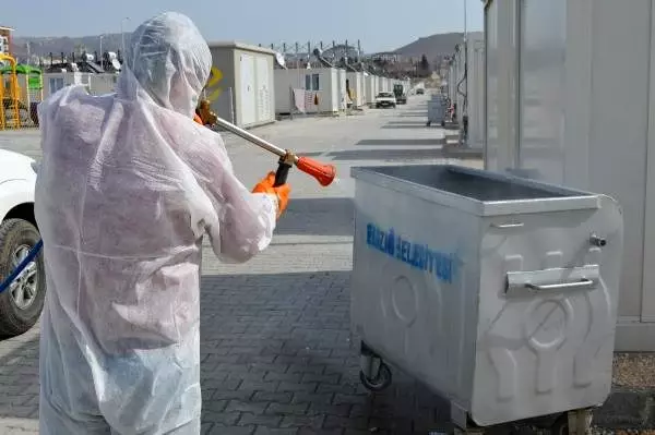 Elazığ'da, deprem sonrası kurulan konteyner kent dezenfekte edildi Elazığ'da, deprem sonrası kurulan konteyner kent dezenfekte edildi