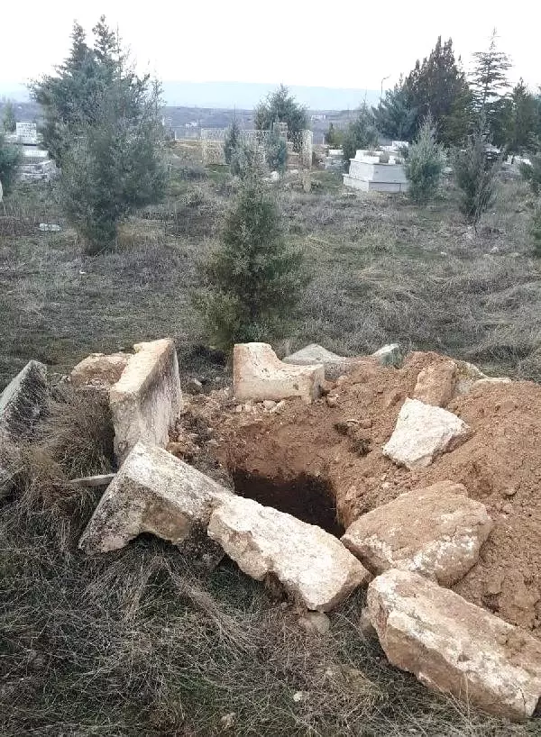 Eski mezarlarda kazı yapan 2 kişi yakalandı