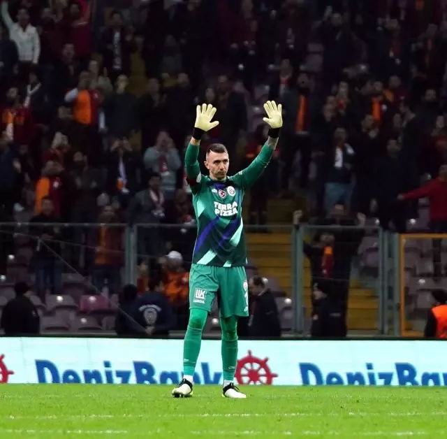 Fernando Muslera, Beşiktaş derbisi kaçırmadı Fernando Muslera, Beşiktaş derbisi kaçırmadı