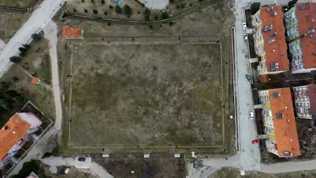 Gediz'e yeni sentetik çim saha Gediz'e yeni sentetik çim saha