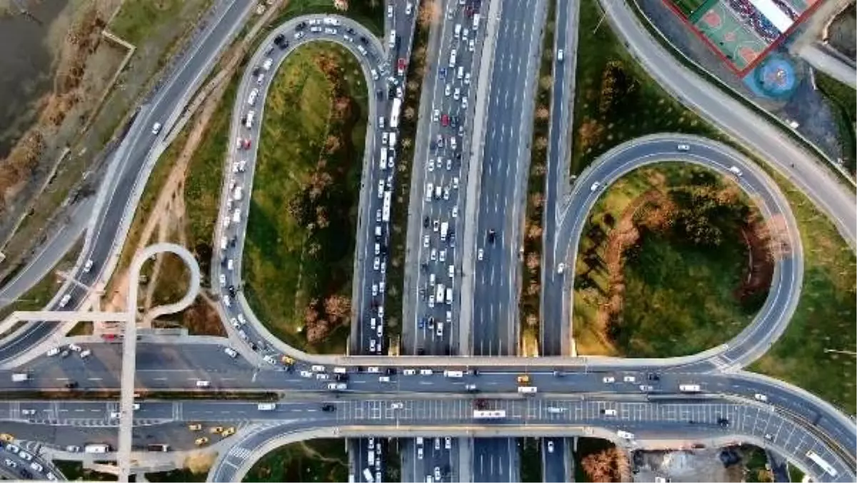 (Havadan fotoğraflarla) İstanbul trafiğine 'koronavirüs' etkisi