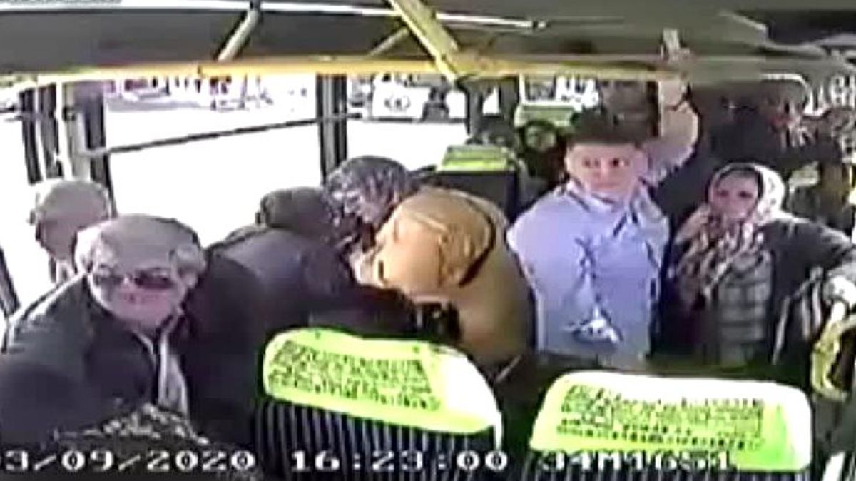 İstanbul'da içi yolcu dolu olan minibüsü silahla taradılar! O anlar kamerada