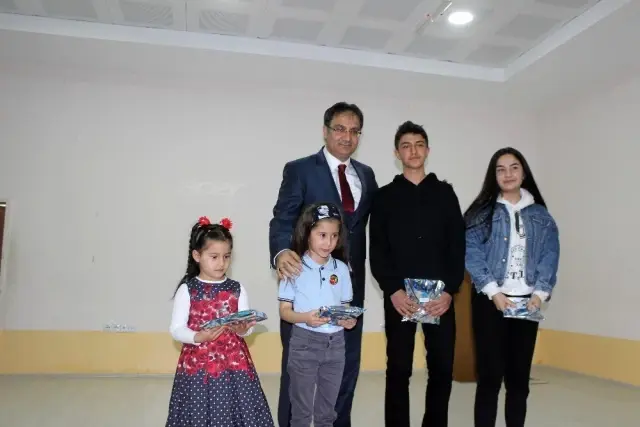 İstiklal Marşı'nın kabulü ve Mehmet Akif Ersoy'u anma günü programı düzenlendi İstiklal Marşı'nın kabulü ve Mehmet Akif Ersoy'u anma günü programı düzenlendi