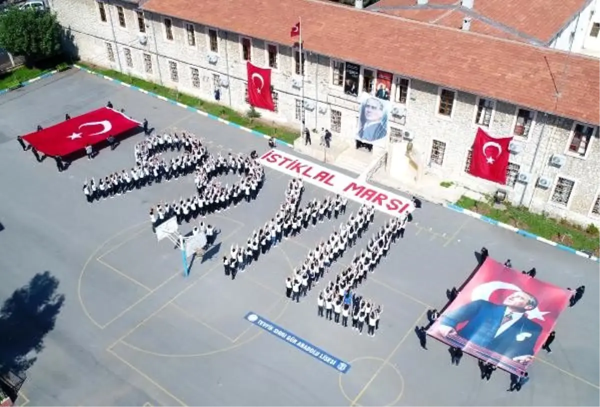 İstiklal Marşı'nın kabulünün 99'uncu yıl dönümünde özel koreografi