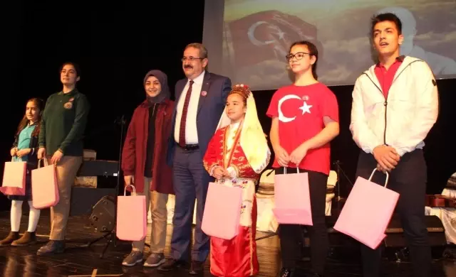 İstiklal Marşı'nın kabulünün 99. yılı kutlandı İstiklal Marşı'nın kabulünün 99. yılı kutlandı