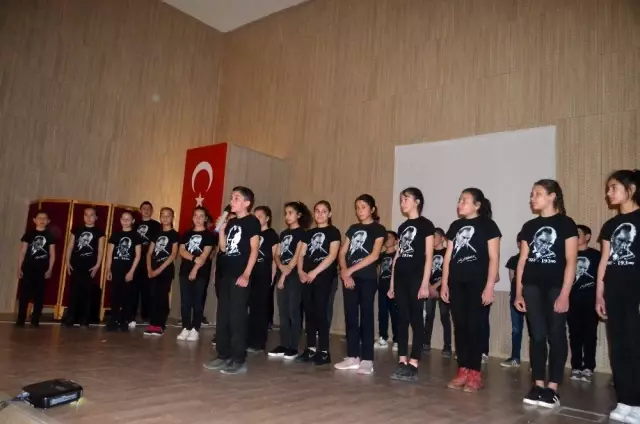 İstiklal Marşı'nın kabulünün 99. yılı kutlandı İstiklal Marşı'nın kabulünün 99. yılı kutlandı