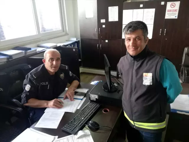 Muğla'da Temizlik Işçisi Bulduğu Parayı Polise Teslim Etti 1 Muğla'da temizlik işçisi bulduğu parayı polise teslim etti