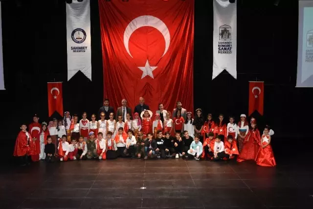 Öğrenciler İstiklal Marşını güzel okumak için yarıştı