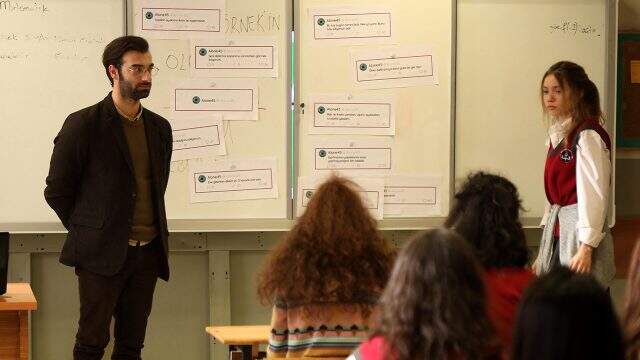 Öğretmen dizisinin 3. bölüm fragmanı yayınlandı! Zeynep, Akif'in sırrını itiraf ediyor
