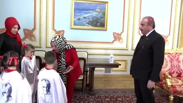 TBMM Başkanı Mustafa Şentop, İzmir'den gelen öğrencileri kabul etti