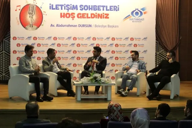 Ünlü radyocuların gençlerle sohbeti eğlenceli anlara sahne oldu Ünlü radyocuların gençlerle sohbeti eğlenceli anlara sahne oldu