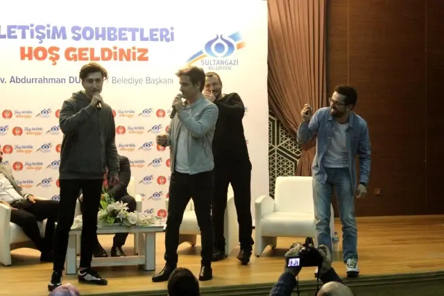 Ünlü radyocuların gençlerle sohbeti eğlenceli anlara sahne oldu Ünlü radyocuların gençlerle sohbeti eğlenceli anlara sahne oldu
