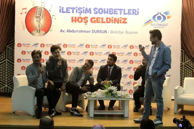 Ünlü radyocuların gençlerle sohbeti eğlenceli anlara sahne oldu Ünlü radyocuların gençlerle sohbeti eğlenceli anlara sahne oldu