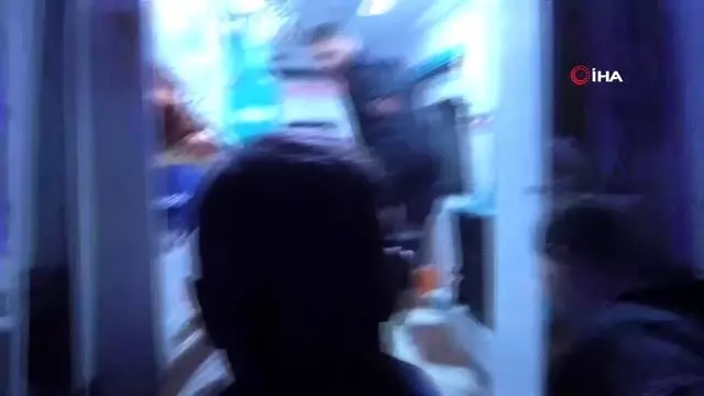 Afganlı şahıs 'Buraya korona virüsü mü getiriyorsunuz' diye bıçaklandı Afganlı şahıs 'Buraya korona virüsü mü getiriyorsunuz' diye bıçaklandı