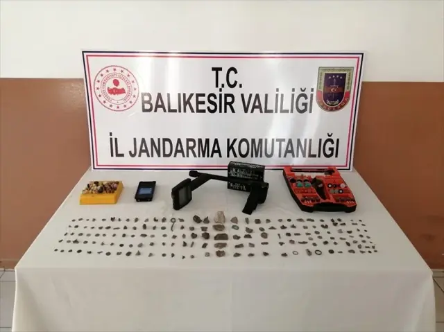 Balıkesir'deki tarihi eser kaçakçılığı operasyonunda 4 kişi yakalandı