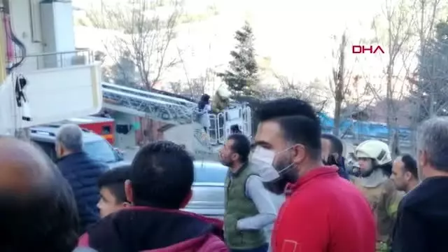 BAŞAKŞEHİR'DE ÇIKAN YANGINDA MAHSUR KALANLARI İTFAİYE KURTARDI BAŞAKŞEHİR'DE ÇIKAN YANGINDA MAHSUR KALANLARI İTFAİYE KURTARDI