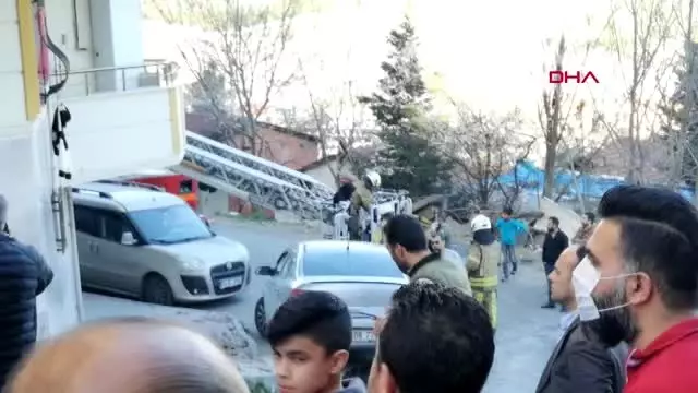 BAŞAKŞEHİR'DE ÇIKAN YANGINDA MAHSUR KALANLARI İTFAİYE KURTARDI BAŞAKŞEHİR'DE ÇIKAN YANGINDA MAHSUR KALANLARI İTFAİYE KURTARDI