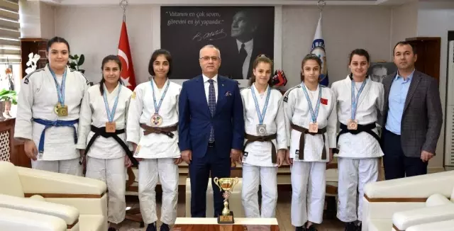 Başkan Kayda, başarılı judocuları ağırladı Başkan Kayda, başarılı judocuları ağırladı