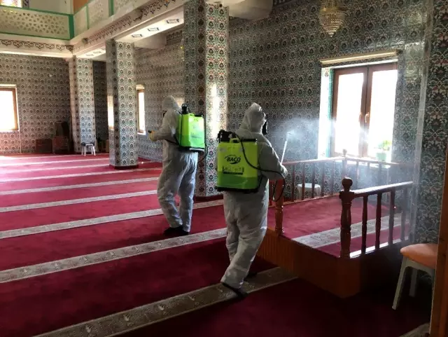 Beykoz'da korona virüsüne karşı ilaçlama seferberliği devam ediyor Beykoz'da korona virüsüne karşı ilaçlama seferberliği devam ediyor
