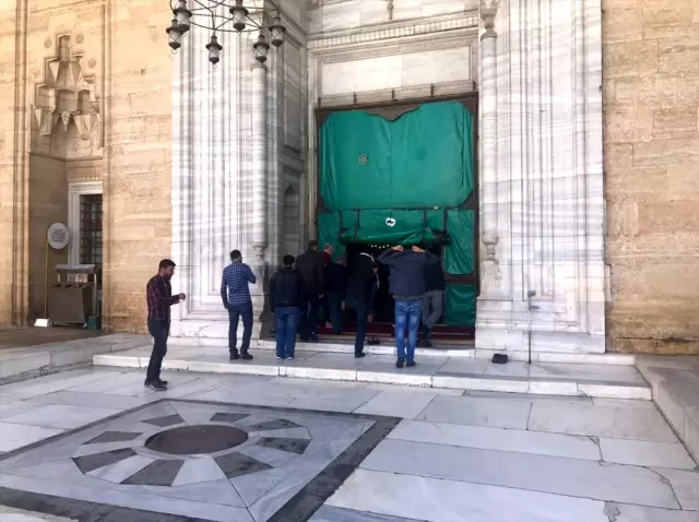 Cuma namazına gelenler Diyanet'in kararını yerinde buldu Cuma namazına gelenler Diyanet'in kararını yerinde buldu