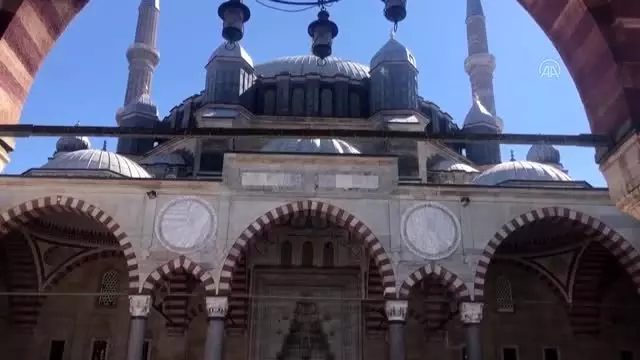Cuma namazına gelenler Diyanet'in kararını yerinde buldu Cuma namazına gelenler Diyanet'in kararını yerinde buldu