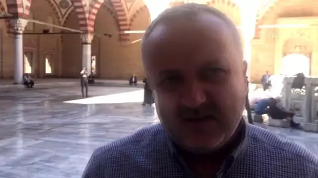 Cuma namazına gelenler Diyanet'in kararını yerinde buldu Cuma namazına gelenler Diyanet'in kararını yerinde buldu